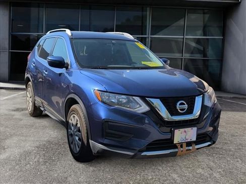 Used 2017 Nissan Rogue S w/ S Appearance Package AWD/4WD image 2