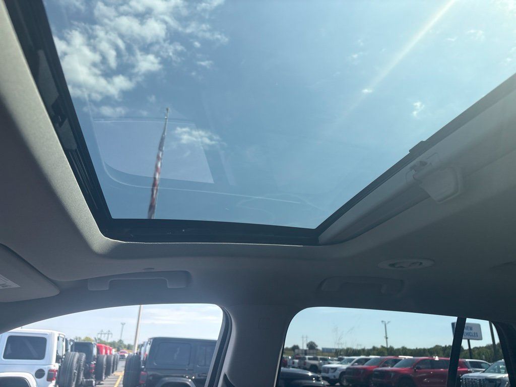 Used 2018 Chevrolet Traverse High Country AWD/4WD image 21