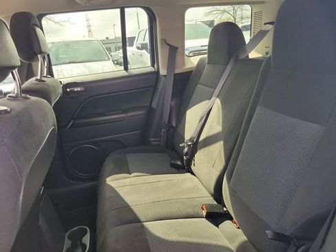 Used 2017 Jeep Patriot Latitude AWD/4WD image 6