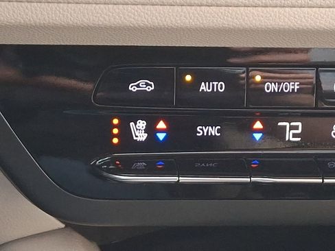 Used 2023 Buick Envision Avenir image 25