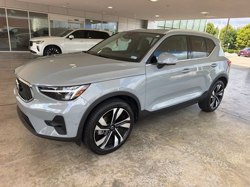 Used 2025 Volvo XC40 B5 Plus w/ Protection Package Premier AWD/4WD image 1