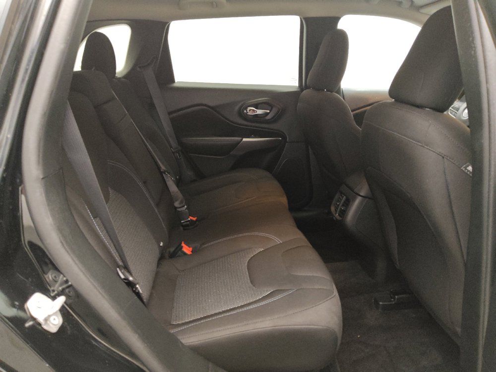 Used 2019 Jeep Cherokee Latitude w/ Popular Appearance Group FWD image 19