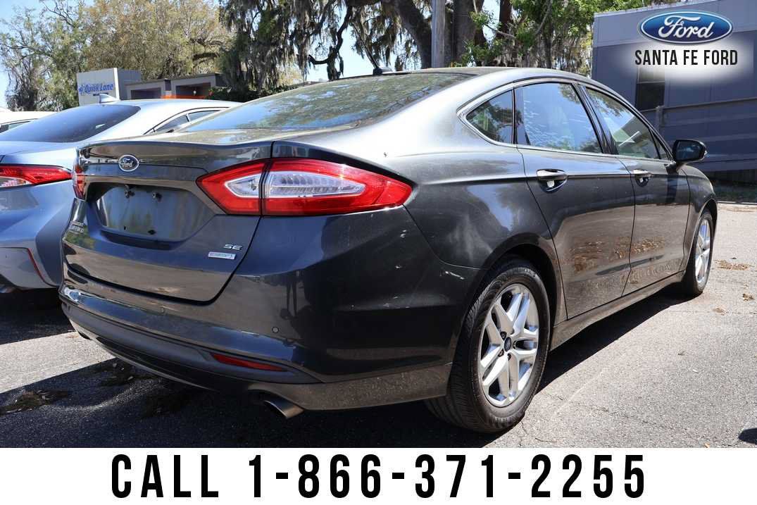 Used 2016 Ford Fusion SE w/ Equipment Group 202A FWD image 4