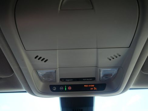 Used 2023 Chevrolet Equinox LT FWD image 32