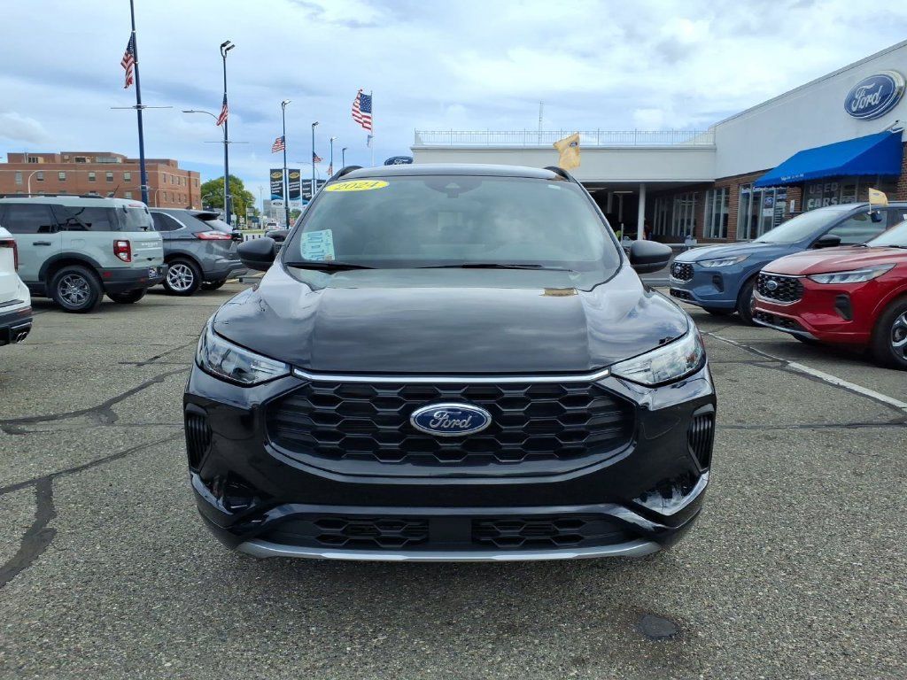 Certified 2024 Ford Escape ST-Line w/ Tech Pack #1 AWD/4WD image 3