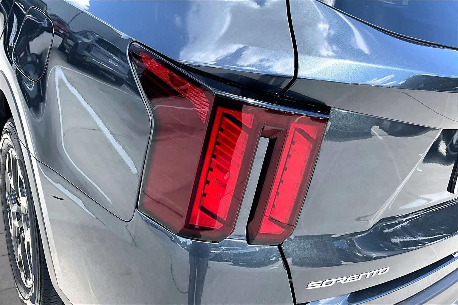 Used 2024 Kia Sorento S w/ Panoramic Sunroof Package FWD image 27