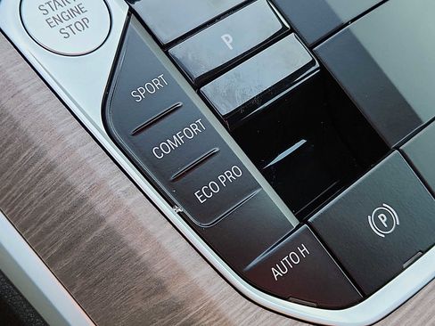 Certified 2025 BMW 330i xDrive Sedan w/ Convenience Package image 24