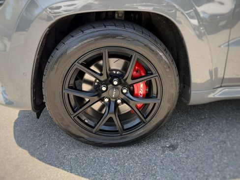 Used 2021 Jeep Grand Cherokee SRT AWD/4WD image 18