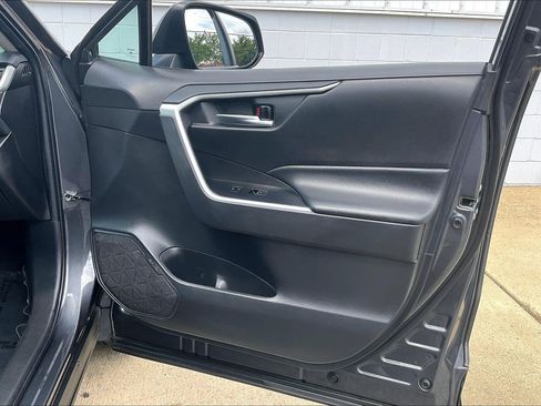 Used 2024 Toyota RAV4 XLE FWD image 28