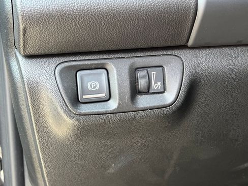 Used 2023 GMC Acadia SLT AWD/4WD image 29