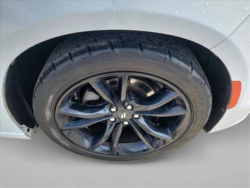 Used 2017 Dodge Charger SE w/ Blacktop Package image 9