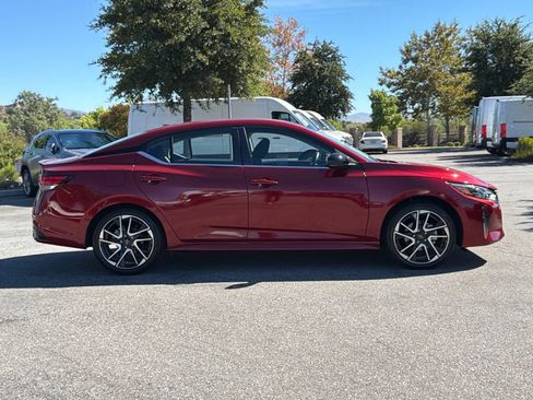 Used 2024 Nissan Sentra SR FWD image 6