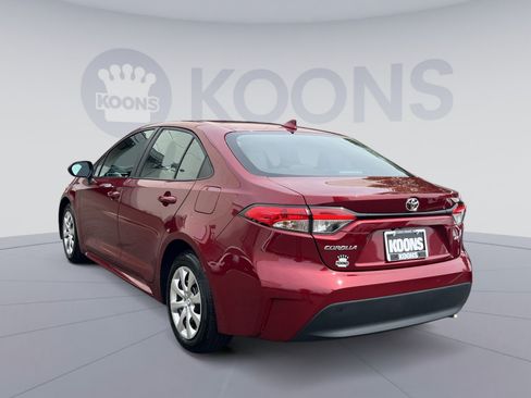 Used 2025 Toyota Corolla LE FWD image 4