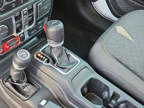 Used 2024 Jeep Gladiator Mojave w/ Technology Group AWD/4WD image 20