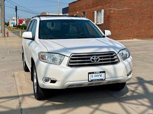Used 2010 Toyota Highlander SE AWD/4WD image 3