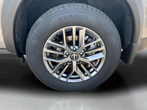 Used 2023 Nissan Rogue S image 4