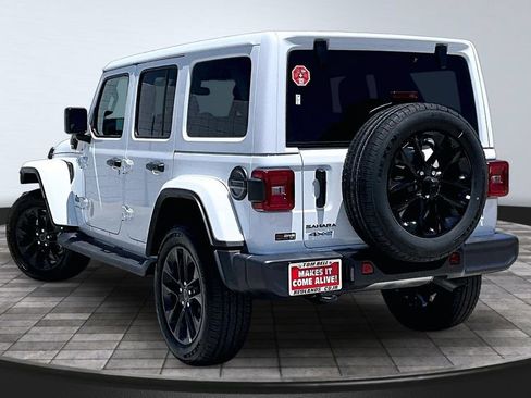 Used 2025 Jeep Wrangler Unlimited Sahara AWD/4WD image 21