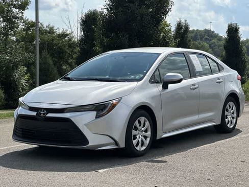 Used 2025 Toyota Corolla LE FWD image 1