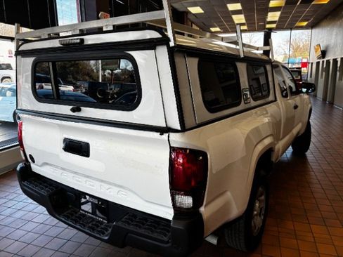 Used 2022 Toyota Tacoma SR image 10