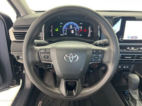 Used 2025 Toyota Camry LE image 10