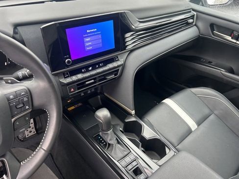 Used 2025 Toyota Camry SE image 30