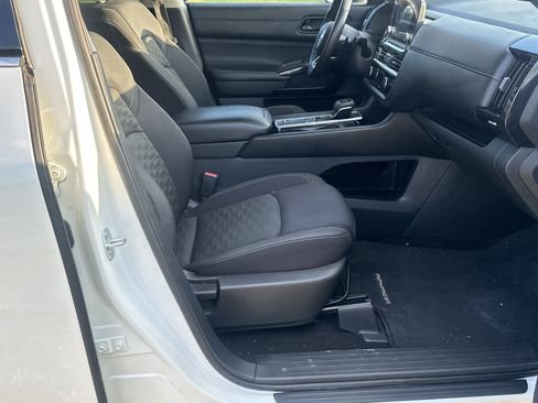 Used 2024 Nissan Pathfinder SV FWD image 13