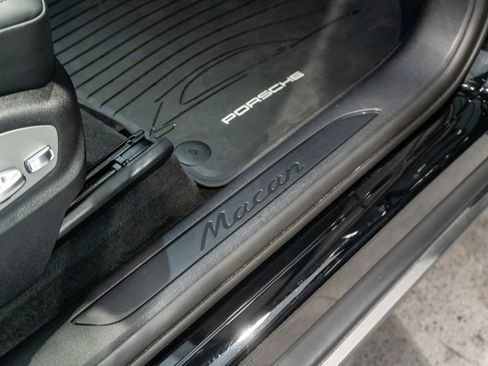 Certified 2026 Porsche Macan AWD/4WD image 28