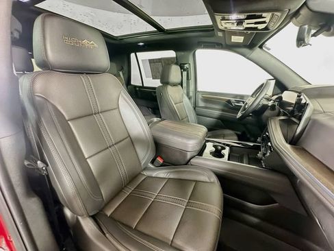 Used 2026 Chevrolet Tahoe High Country AWD/4WD image 36