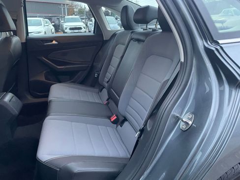 Used 2025 Volkswagen Jetta SE image 23