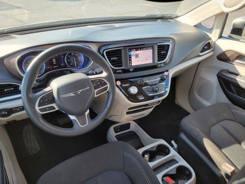 Used 2023 Chrysler Voyager LX FWD image 21