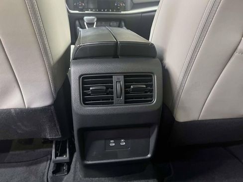 Used 2025 Nissan Rogue SV w/ SV Premium Package AWD/4WD image 15