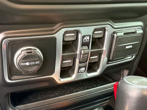 Used 2021 Jeep Wrangler Unlimited Sahara image 8