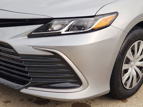 Used 2023 Toyota Camry LE FWD image 6