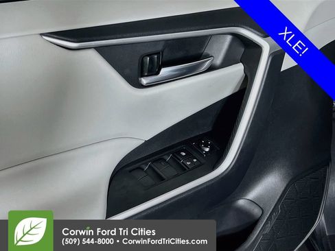 Used 2021 Toyota RAV4 XLE w/ Convenience Package AWD/4WD image 12