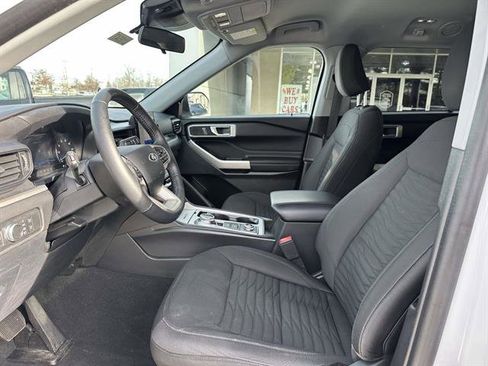 Used 2021 Ford Explorer XLT image 14