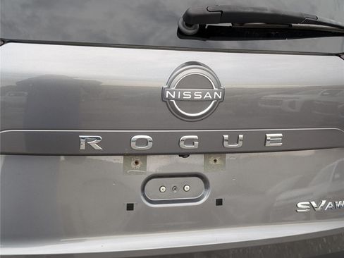Used 2023 Nissan Rogue SV AWD/4WD image 9