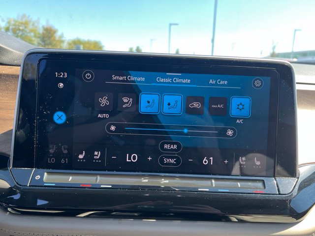 Used 2024 Volkswagen Atlas SE AWD/4WD image 17