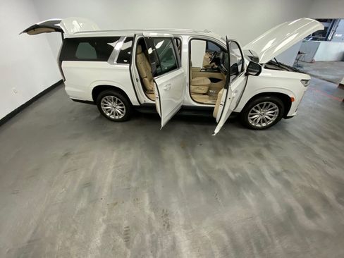 Used 2021 Cadillac Escalade ESV Premium Luxury AWD/4WD image 54
