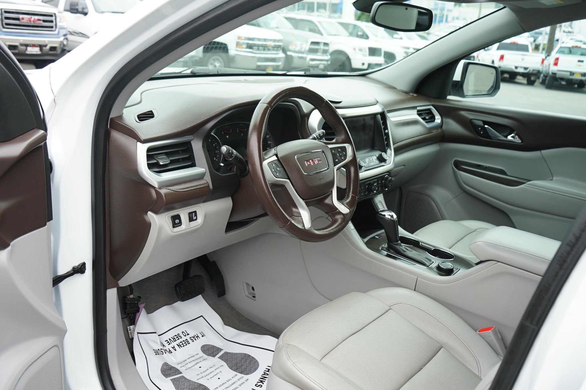 Used 2017 GMC Acadia SLT AWD/4WD image 13