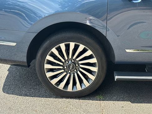 Used 2019 Lincoln Navigator L Reserve AWD/4WD image 19