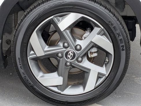 Used 2025 Hyundai Venue SEL FWD image 13