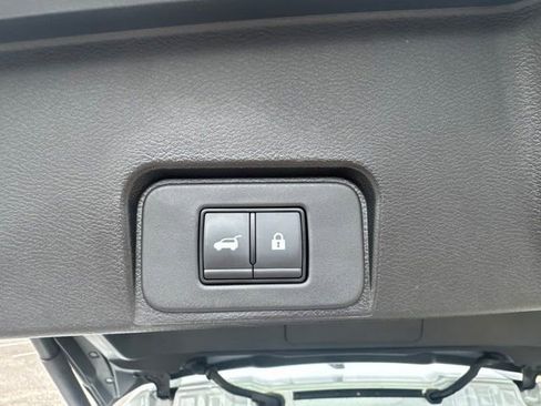 Used 2024 Nissan Rogue SV FWD image 16