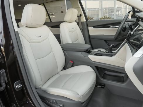 Used 2020 Cadillac XT6 Premium Luxury image 40