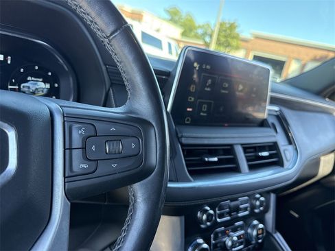 Used 2022 GMC Yukon XL SLT w/ SLT Premium Package image 15