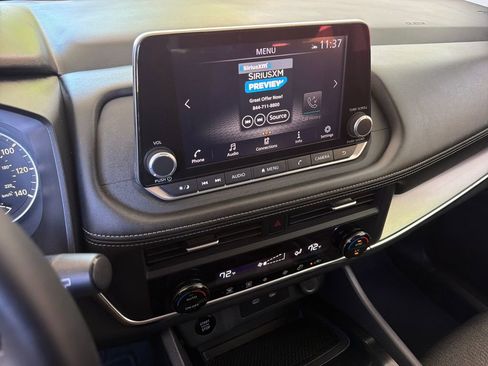 Used 2025 Nissan Rogue SV image 23