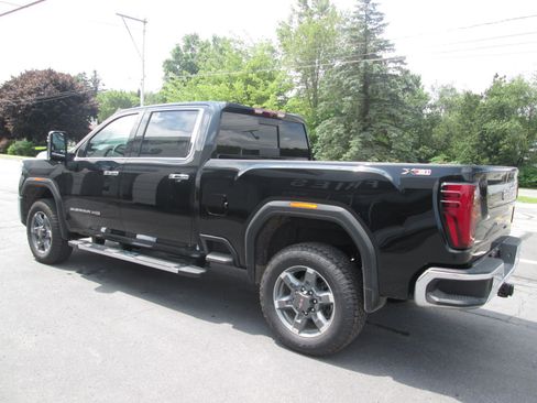 New 2025 GMC Sierra 2500 SLT w/ SLT Premium Package image 3