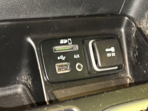 Used 2016 Jeep Cherokee Limited w/ Luxury Group FWD image 29