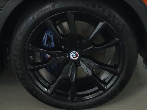 Used 2023 BMW X7 M60i image 12