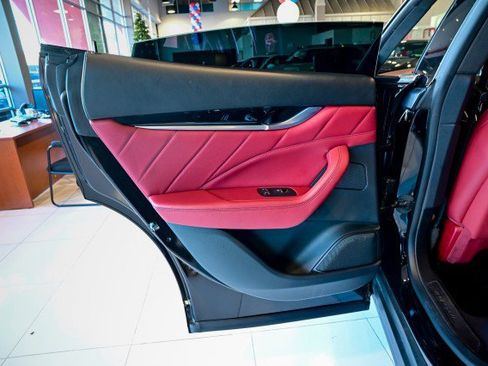Used 2020 Maserati Levante image 20