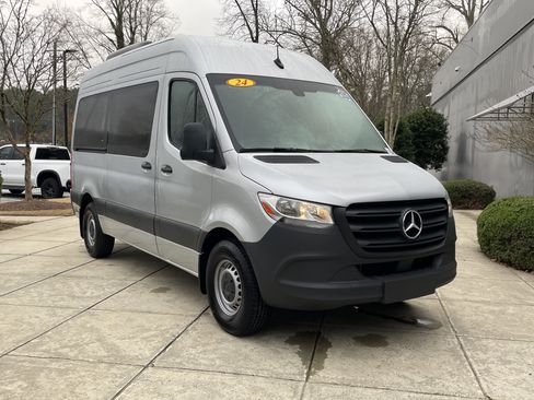 Used 2024 Mercedes-Benz Sprinter 2500 image 4